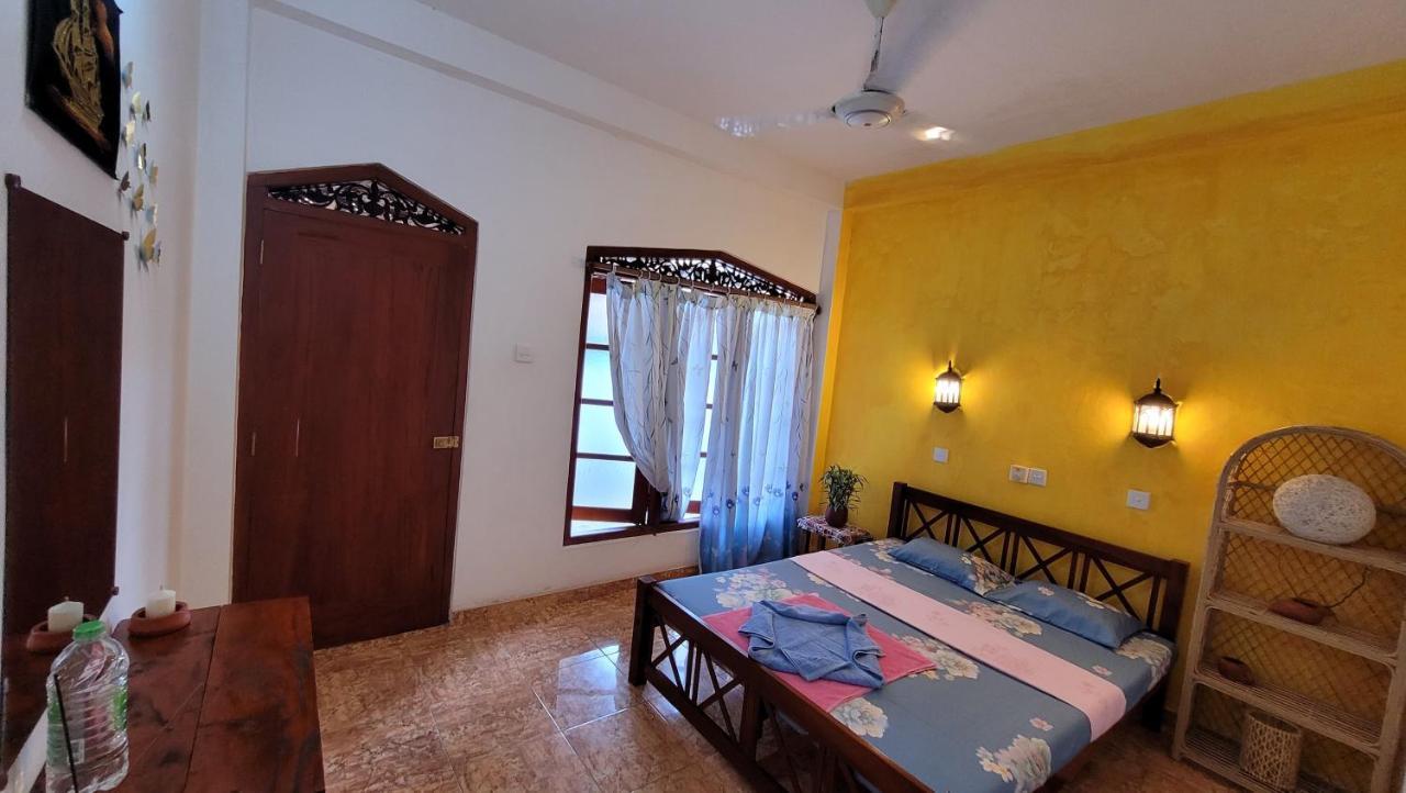 Malika'S Yellow House Hikkaduwa Εξωτερικό φωτογραφία