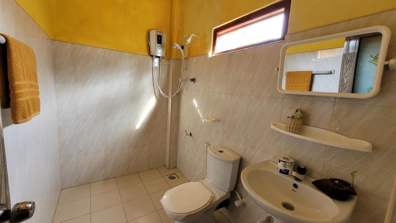 Malika'S Yellow House Hikkaduwa Εξωτερικό φωτογραφία