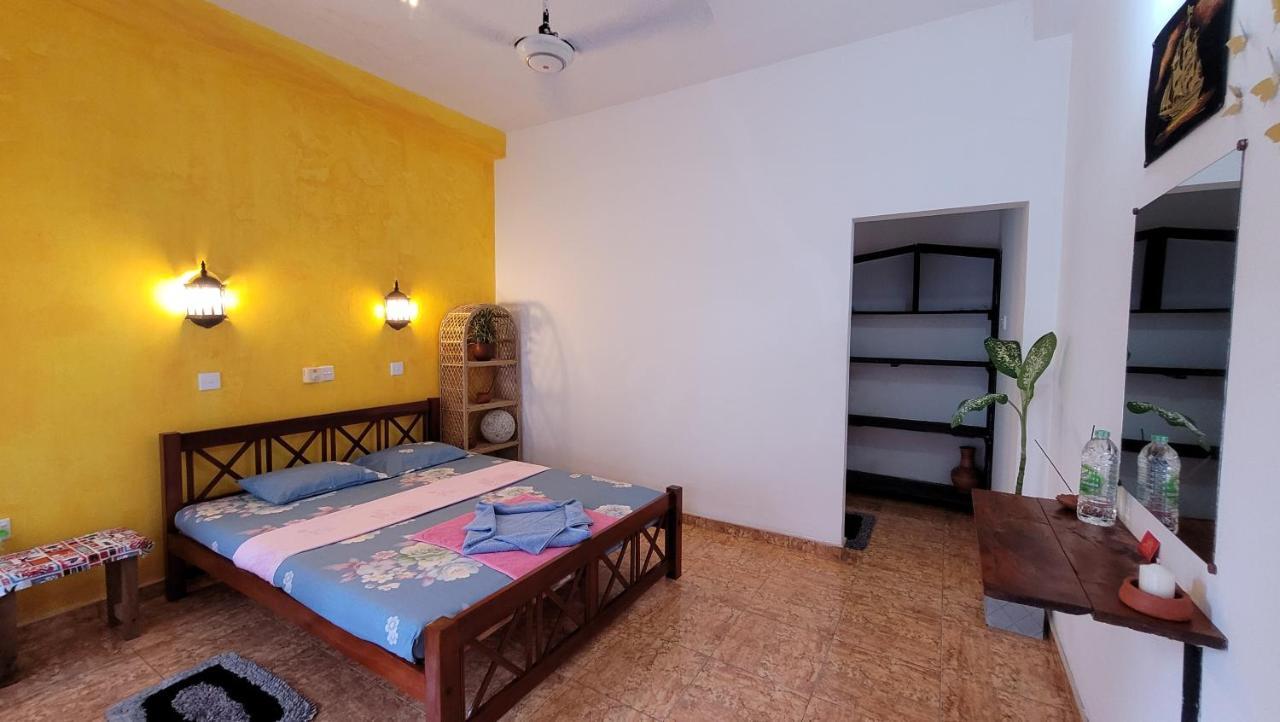 Malika'S Yellow House Hikkaduwa Εξωτερικό φωτογραφία