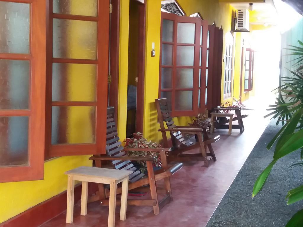 Malika'S Yellow House Hikkaduwa Εξωτερικό φωτογραφία