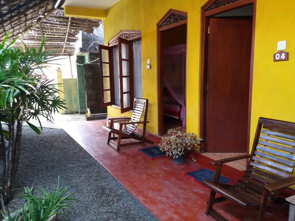 Malika'S Yellow House Hikkaduwa Εξωτερικό φωτογραφία