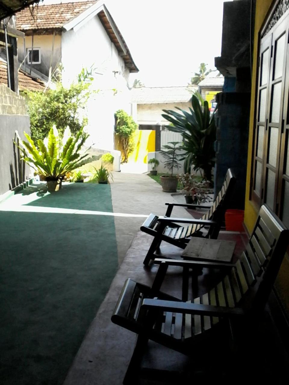 Malika'S Yellow House Hikkaduwa Εξωτερικό φωτογραφία